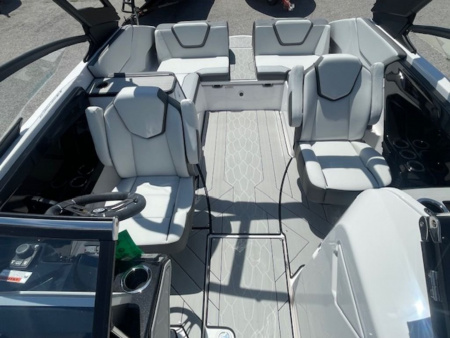 New 2024 Yamaha Boats 252XE