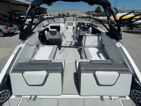 New 2024 Yamaha Boats 252XE