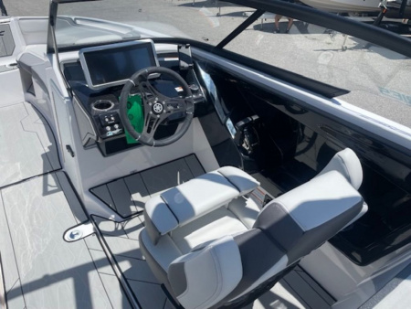 New 2024 Yamaha Boats 252XE