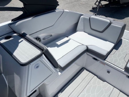 New 2024 Yamaha Boats 252XE