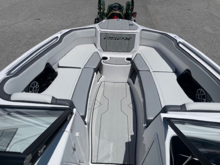 New 2024 Yamaha Boats 252XE
