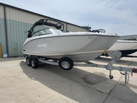 New 2024 Yamaha Boats 252XE