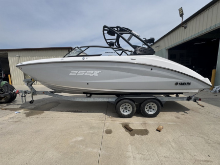 New 2024 Yamaha Boats 252XE