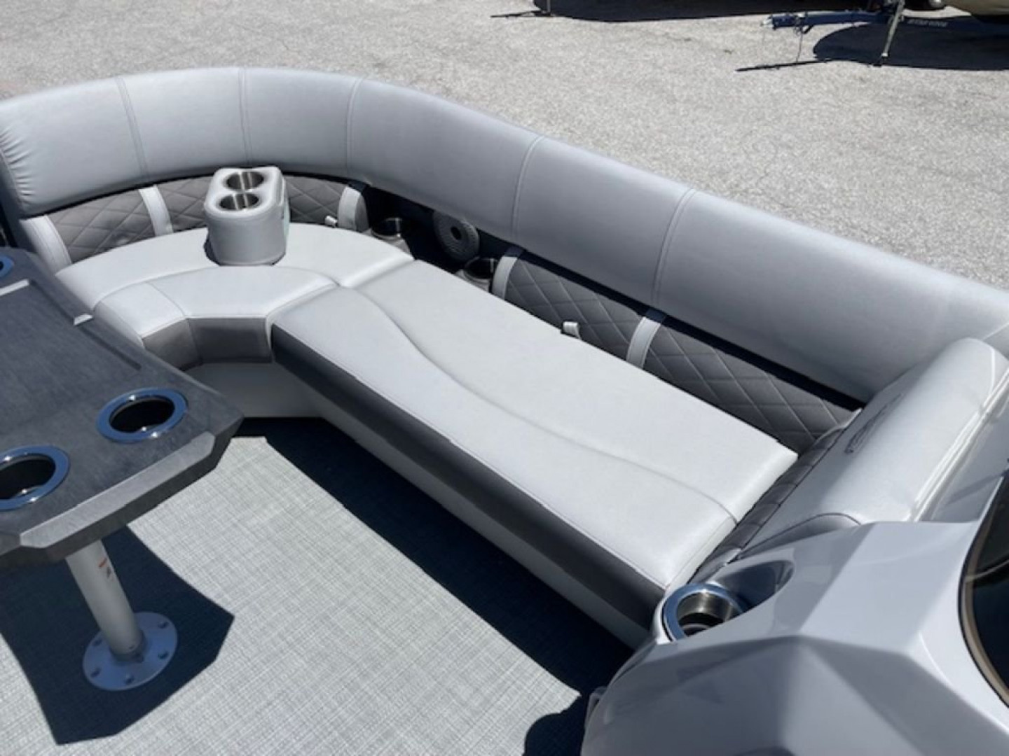 New 2024 Bennington 23 LFB