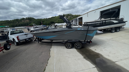 New 2023 Heyday Wake Boats H22