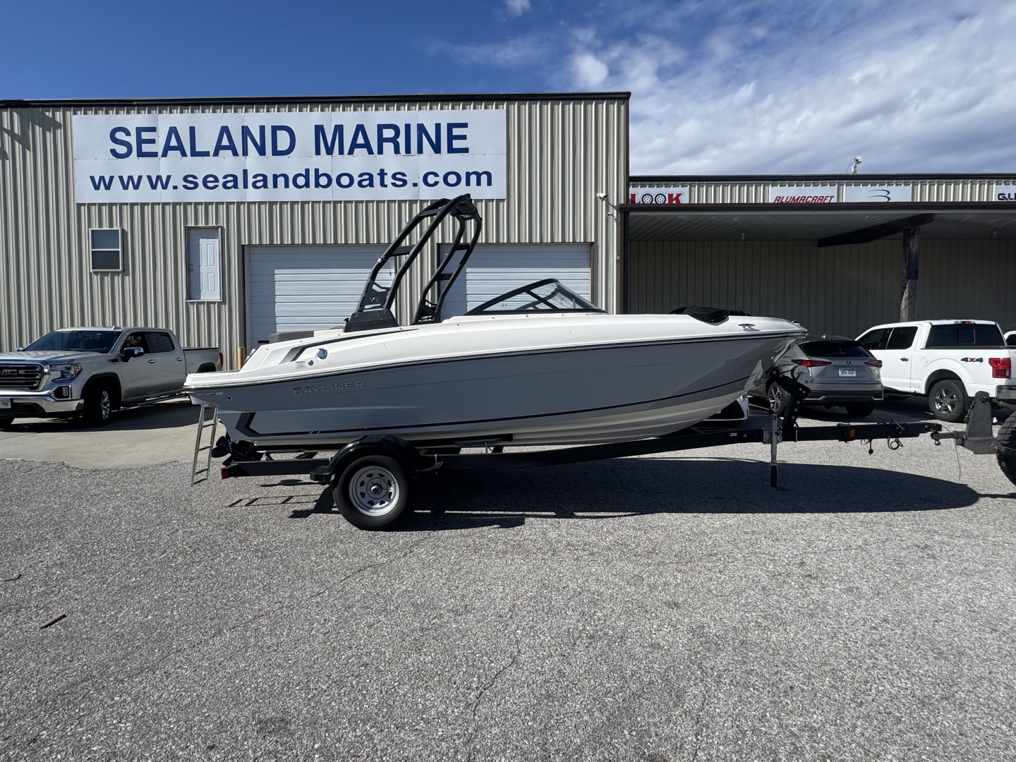 New 2024 Bayliner Boats VR4