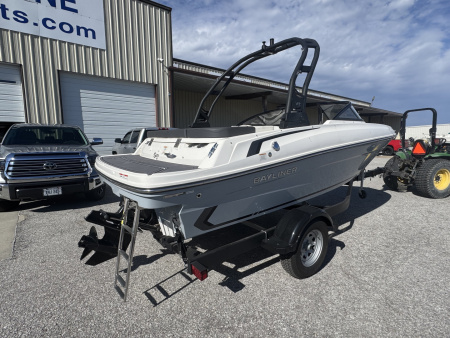 New 2024 Bayliner Boats VR4
