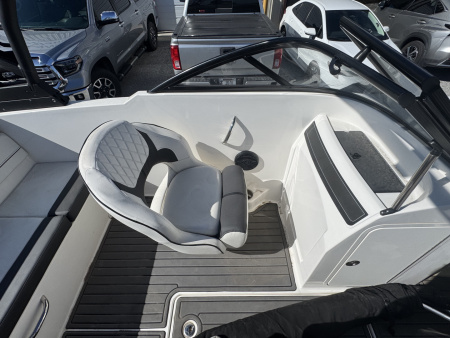 New 2024 Bayliner Boats VR4