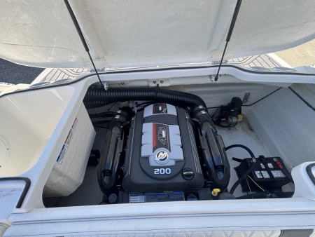 New 2024 Bayliner Boats VR4