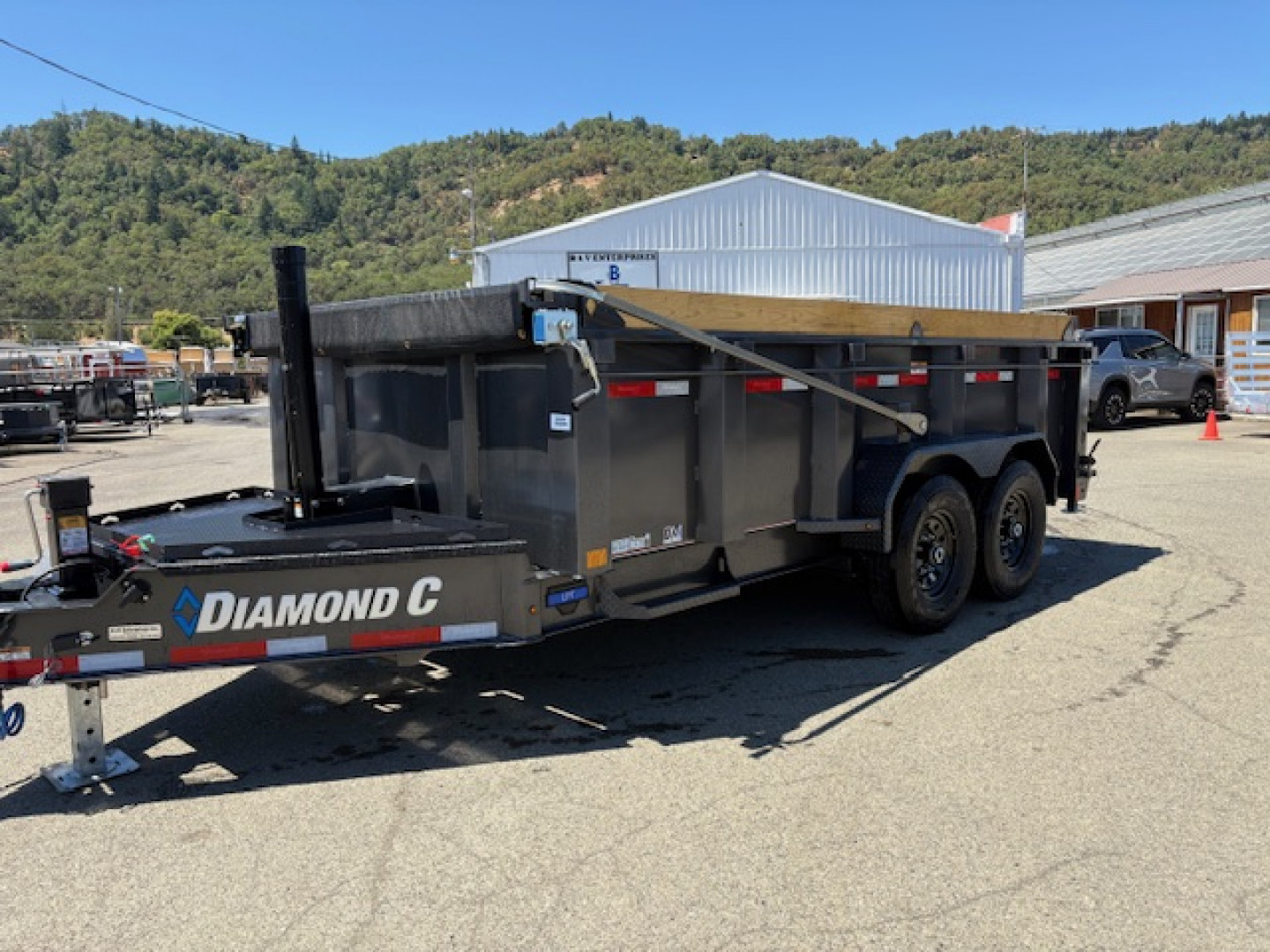 New 2025 Diamond C LPT207 82X14 LOW PROFILE 14K DUMP TRAILER 32" SIDES METALLIC GRAY