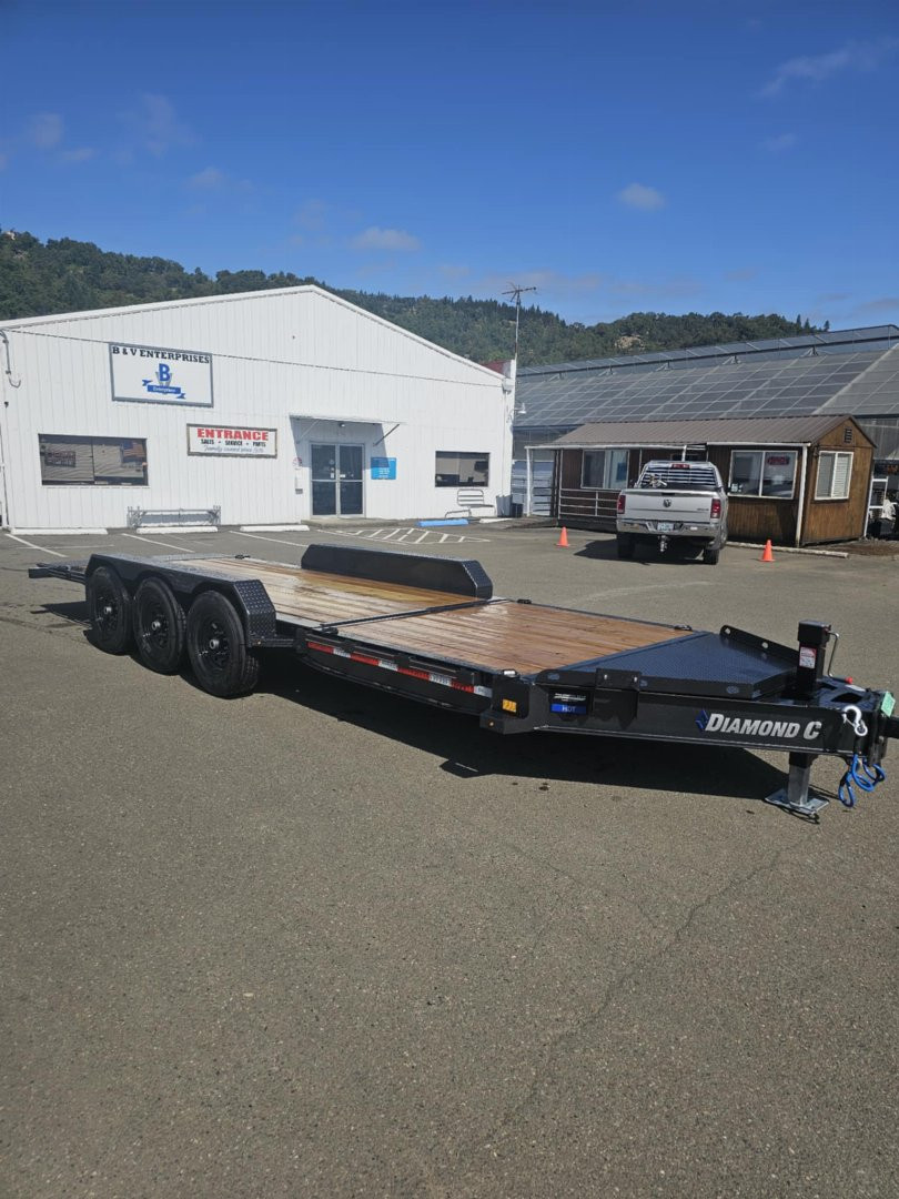 New 2025 DIAMOND C HDT307 82X22 21K SPLIT TILT TRIPLE AXLE METALLIC GRAY EQUIPMENT TRAILER