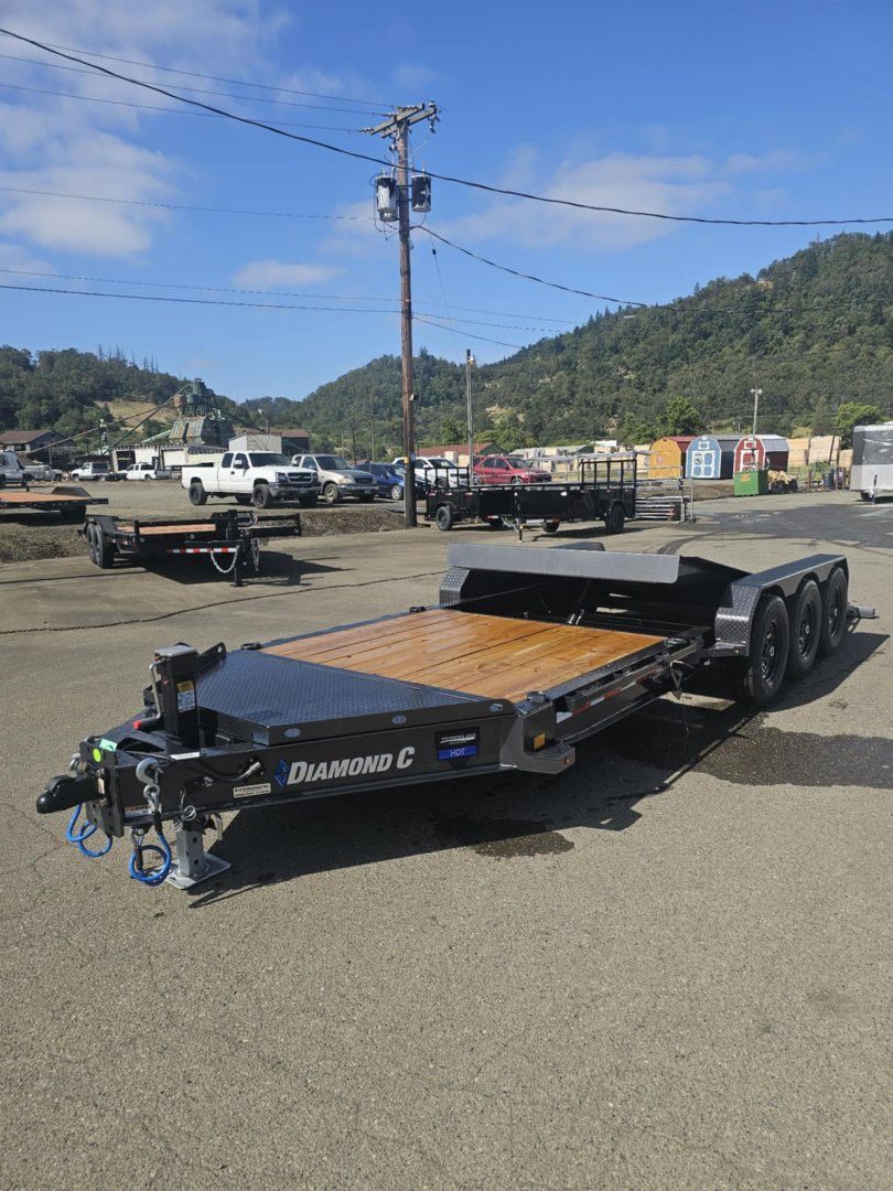 New 2025 DIAMOND C HDT307 82X22 21K SPLIT TILT TRIPLE AXLE METALLIC GRAY EQUIPMENT TRAILER
