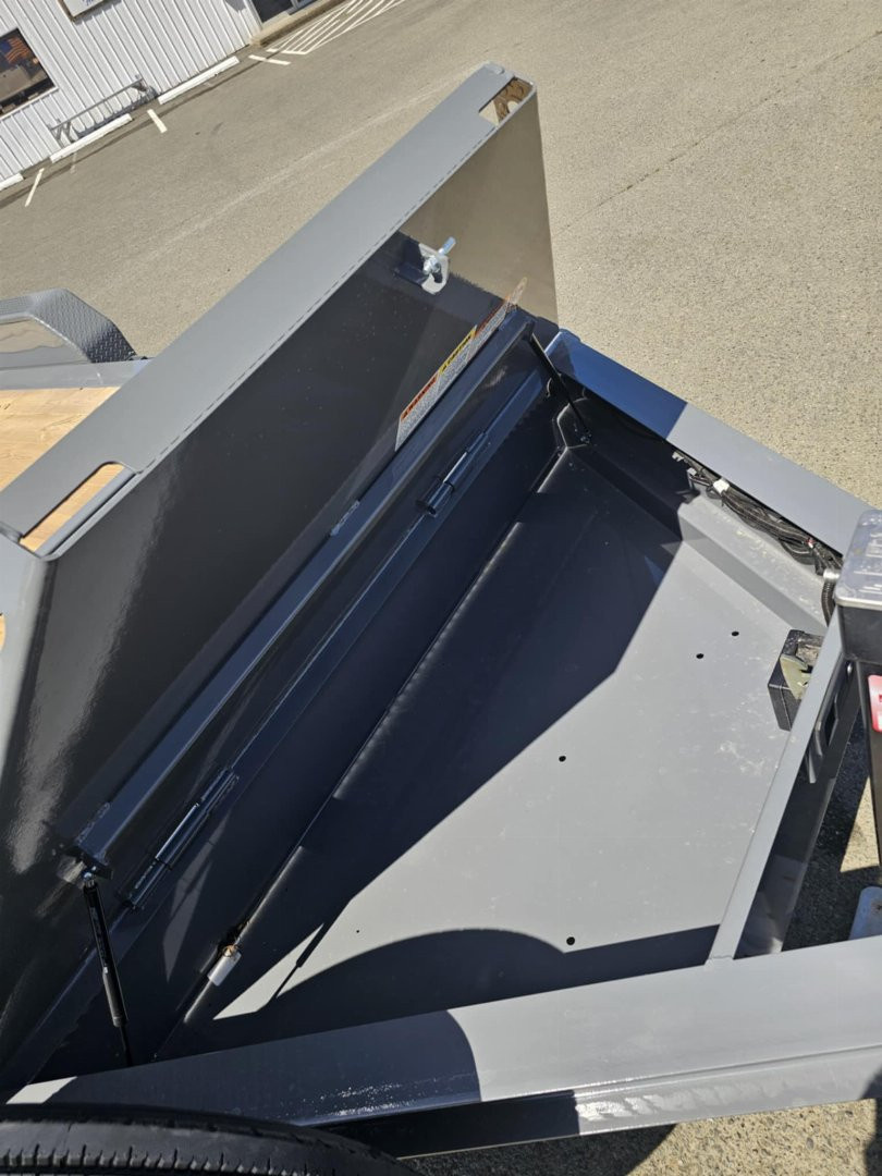 New 2025 DIAMOND C HDT207 82X20 SPLIT TILT 14K EQUIPMENT TRAILER CEMENT GRAY UPGRADED TIRES