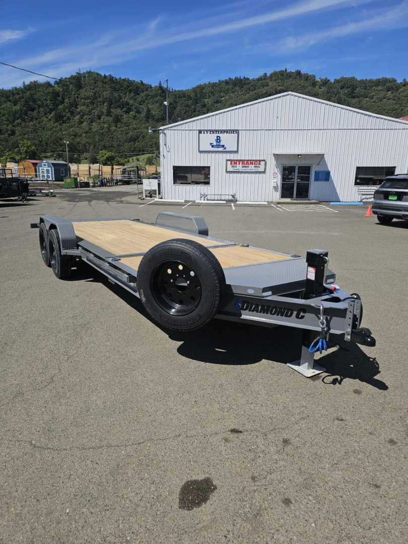 New 2025 DIAMOND C HDT207 82X20 SPLIT TILT 14K EQUIPMENT TRAILER CEMENT GRAY UPGRADED TIRES