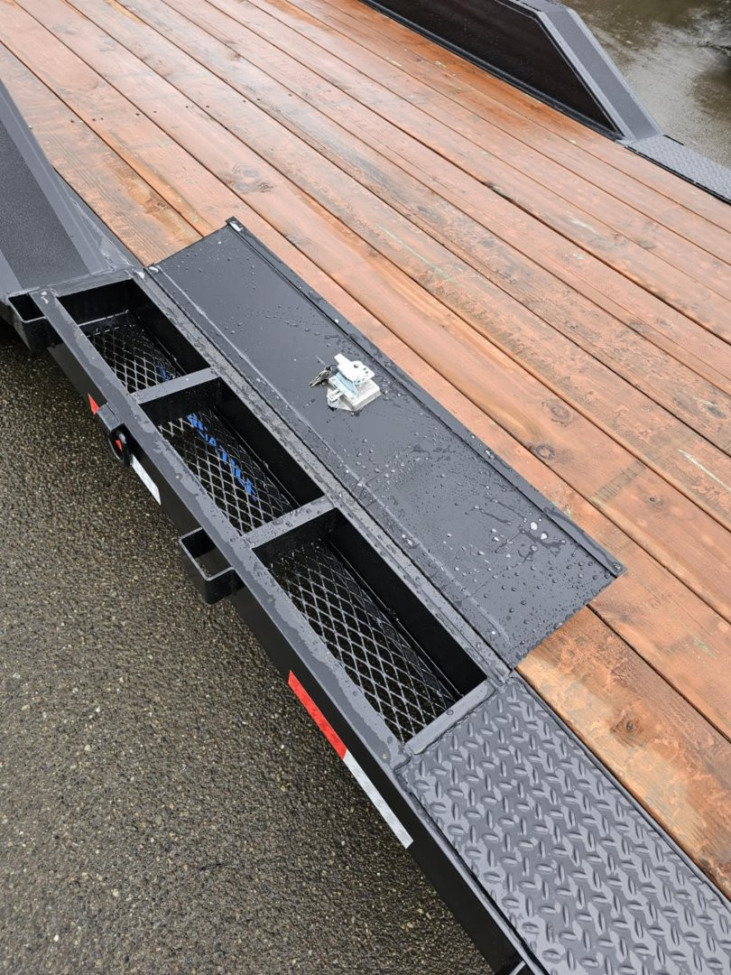 New CAR HAULER 2026 10K VERSATILE HD718TA3 7X18 ROCK CRAWLER DRIVE OVER FENDERS TRAILER