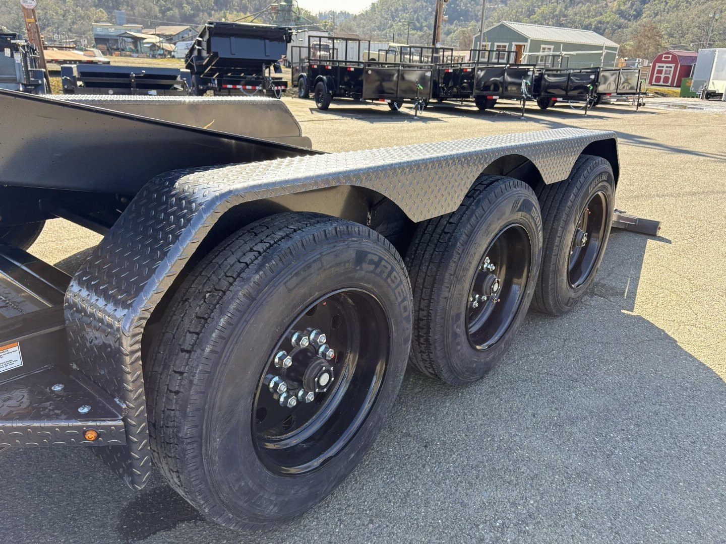 New 2025 DIAMOND C HDT307 82X22 21K SPLIT TILT TRIPLE AXLE METALLIC GRAY EQUIPMENT TRAILER 18 PLY TIRES