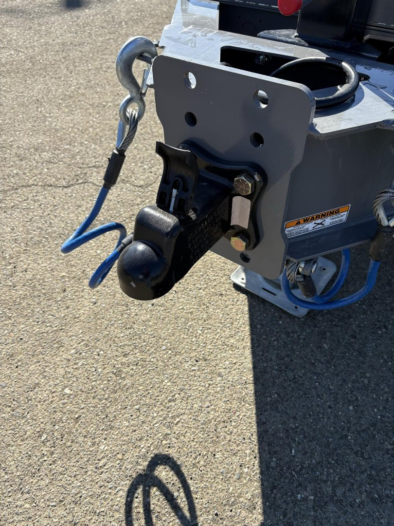 New 2025 DIAMOND C HDT307 82X22 21K SPLIT TILT TRIPLE AXLE CEMENT GRAY EQUIPMENT TRAILER