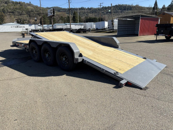 New 2025 DIAMOND C HDT307 82X22 21K SPLIT TILT TRIPLE AXLE CEMENT GRAY EQUIPMENT TRAILER