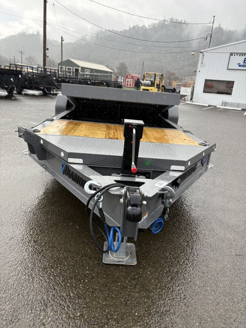New 2025 DIAMOND C HDT207 82X20 SPLIT TILT EQUIPMENT TRAILER