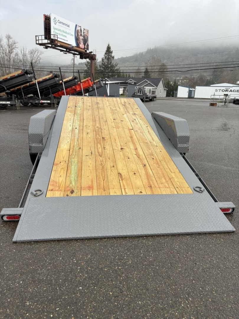 New 2025 DIAMOND C HDT207 82X20 SPLIT TILT EQUIPMENT TRAILER