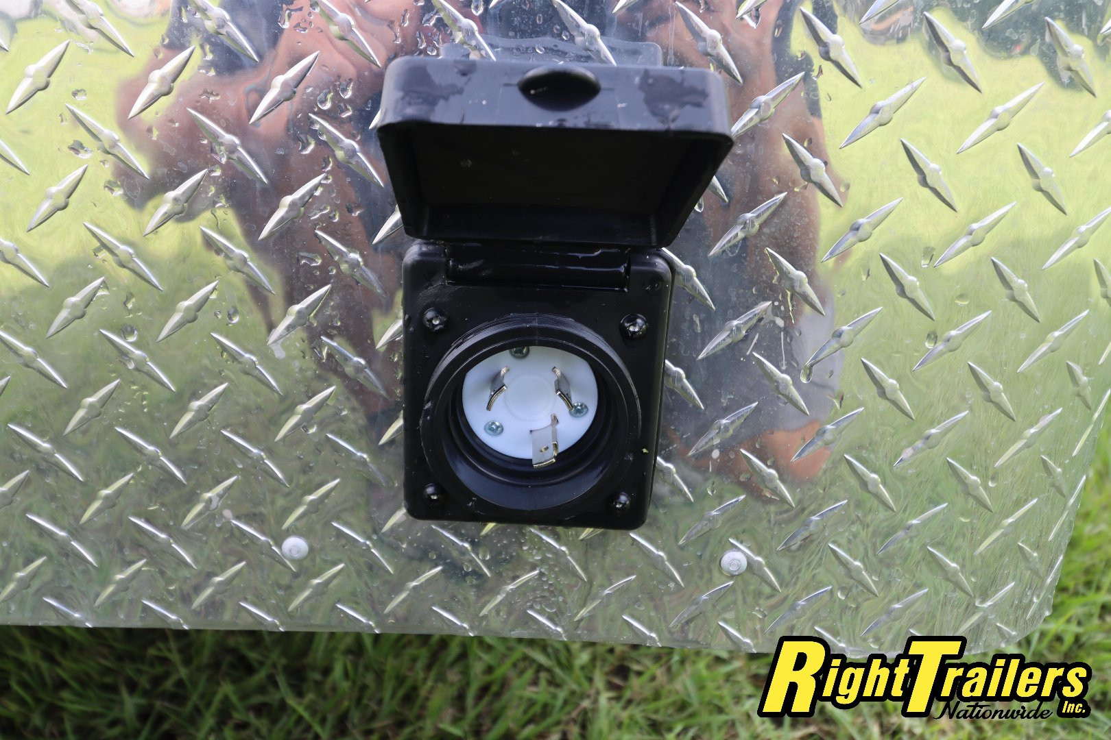 New 2024 8.5x32 inTech STACKER inTech