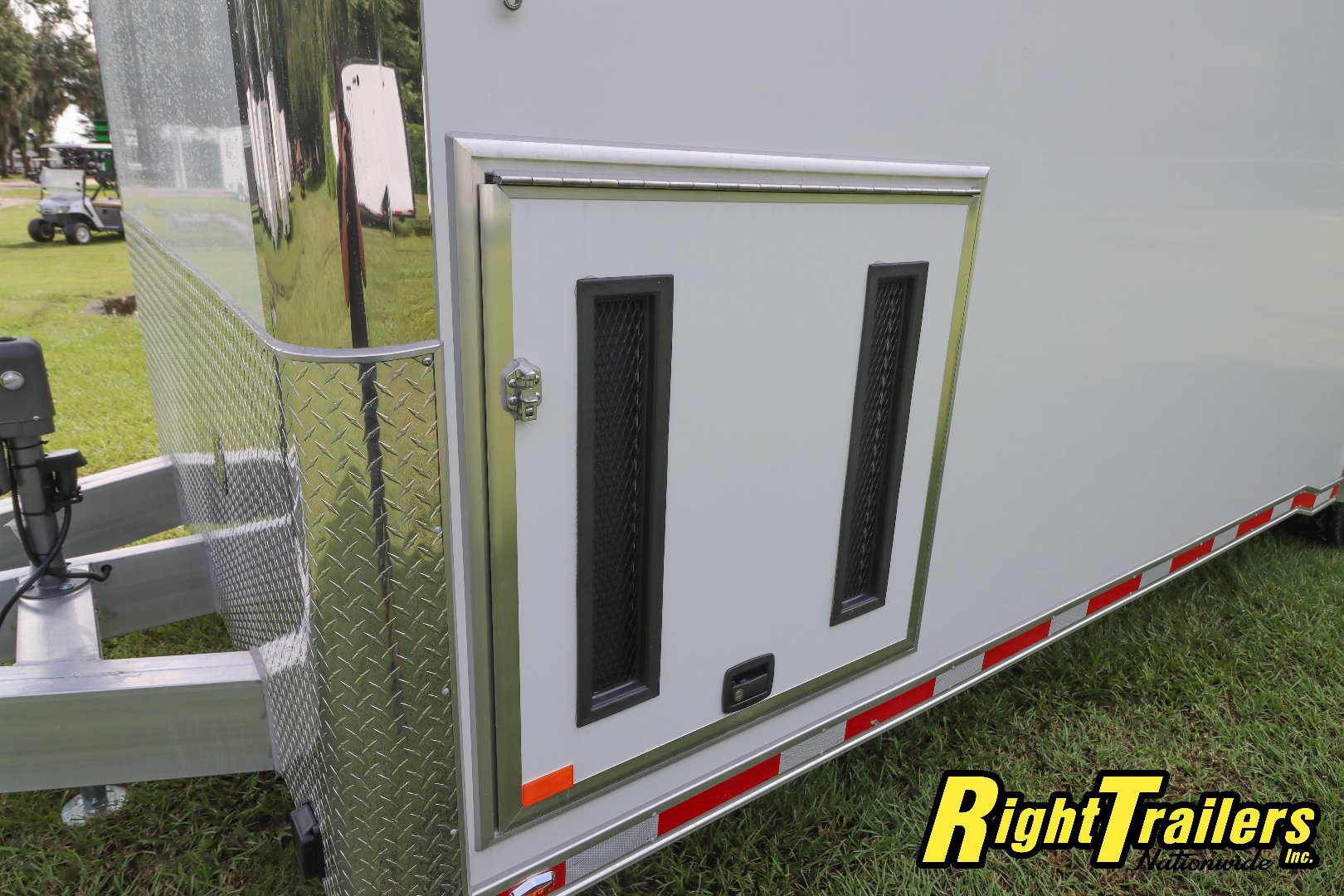 New 2024 8.5x32 inTech STACKER inTech