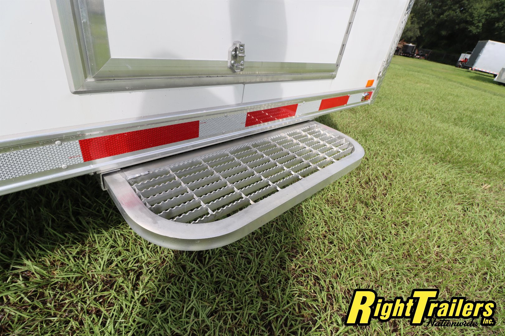 New 2024 8.5x32 inTech STACKER inTech