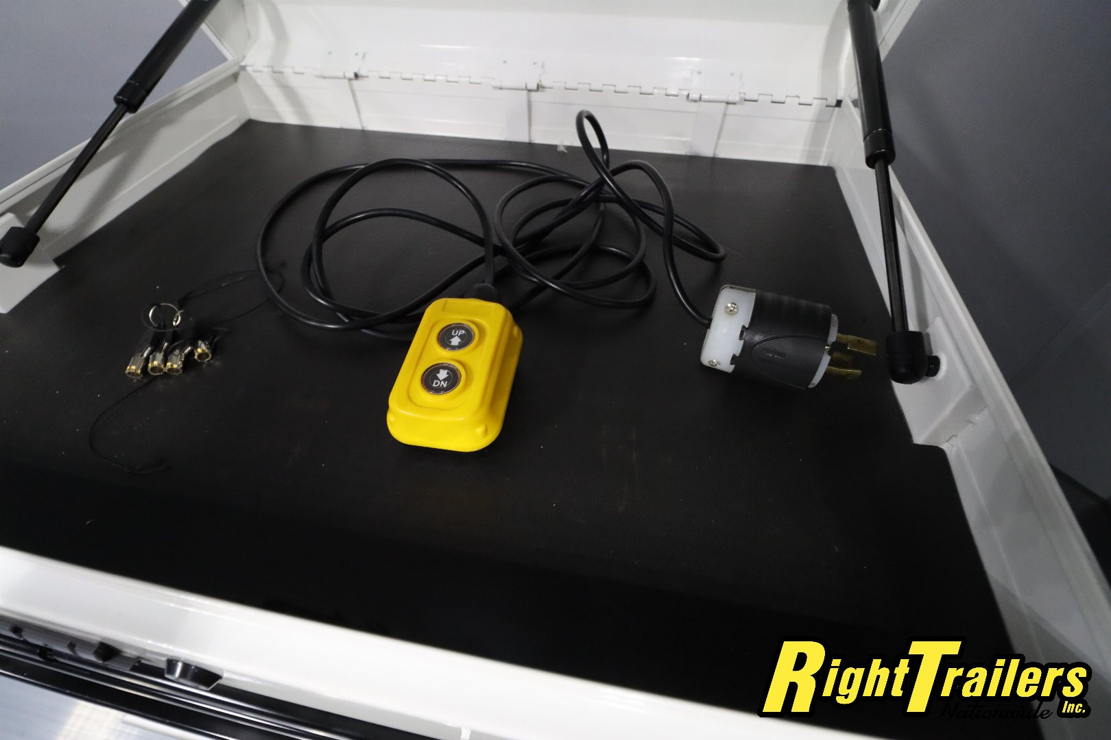 New 2024 8.5x32 inTech STACKER inTech