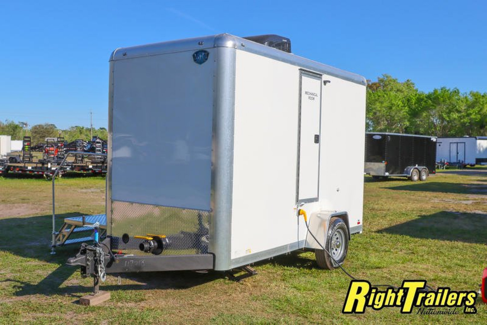 New 2023 2 Station Restroom Trailer CN2T612SA3