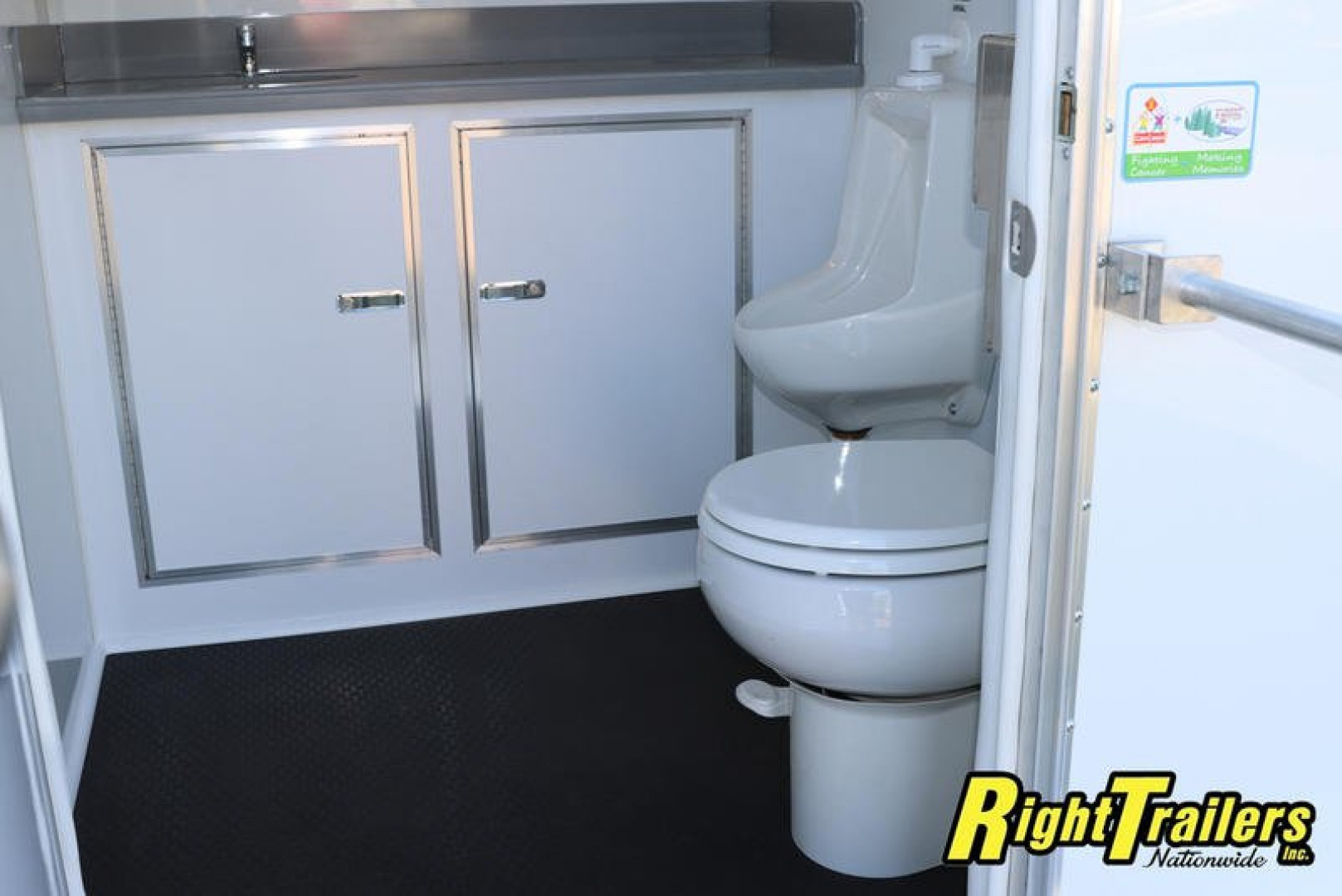 New 2023 2 Station Restroom Trailer CN2T612SA3