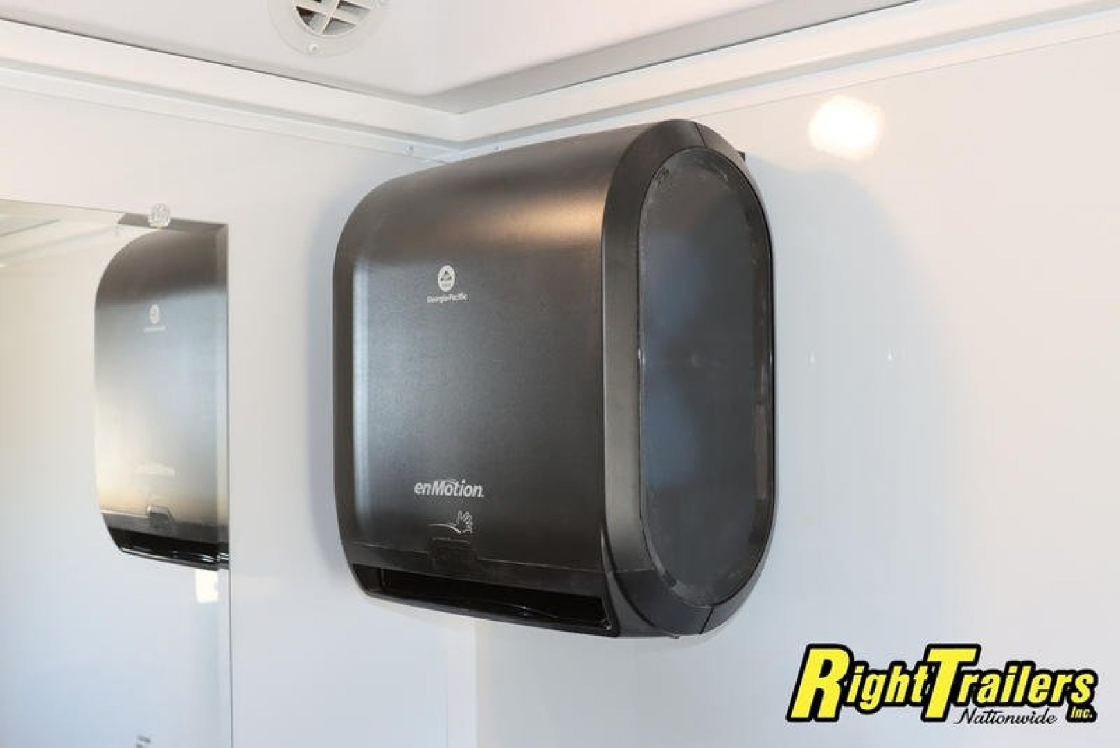 New 2023 2 Station Restroom Trailer CN2T612SA3