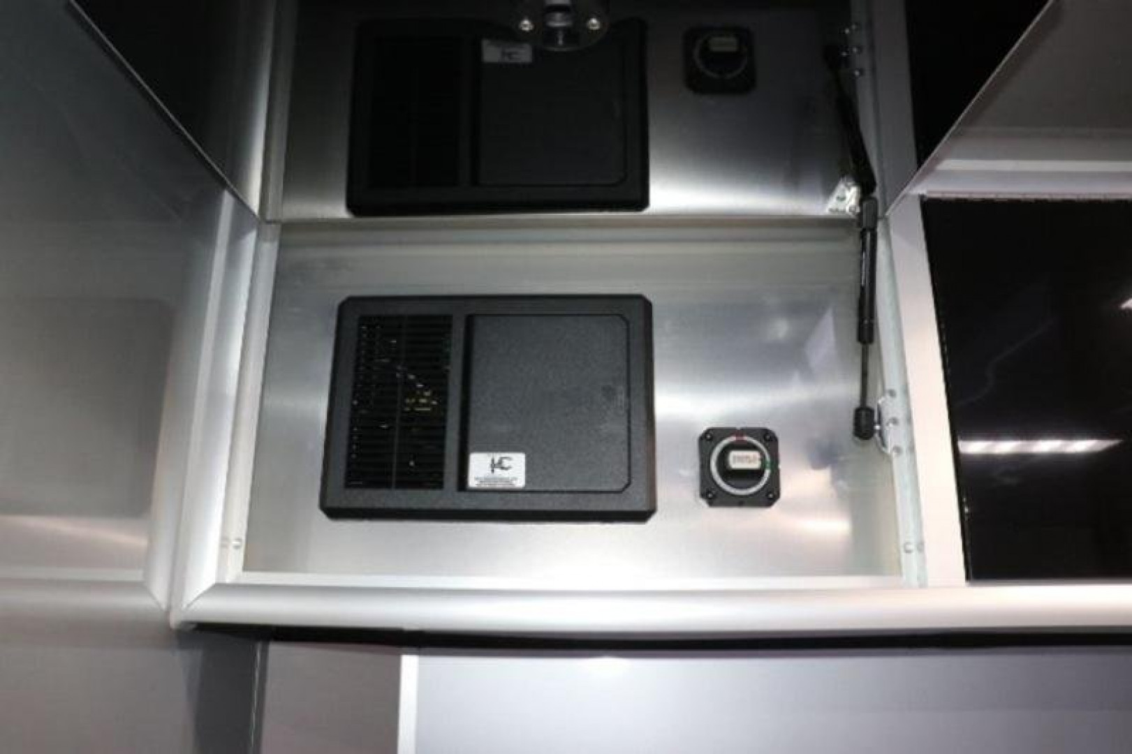 New 2024 8.5x32 inTech Stacker LITE SERIES