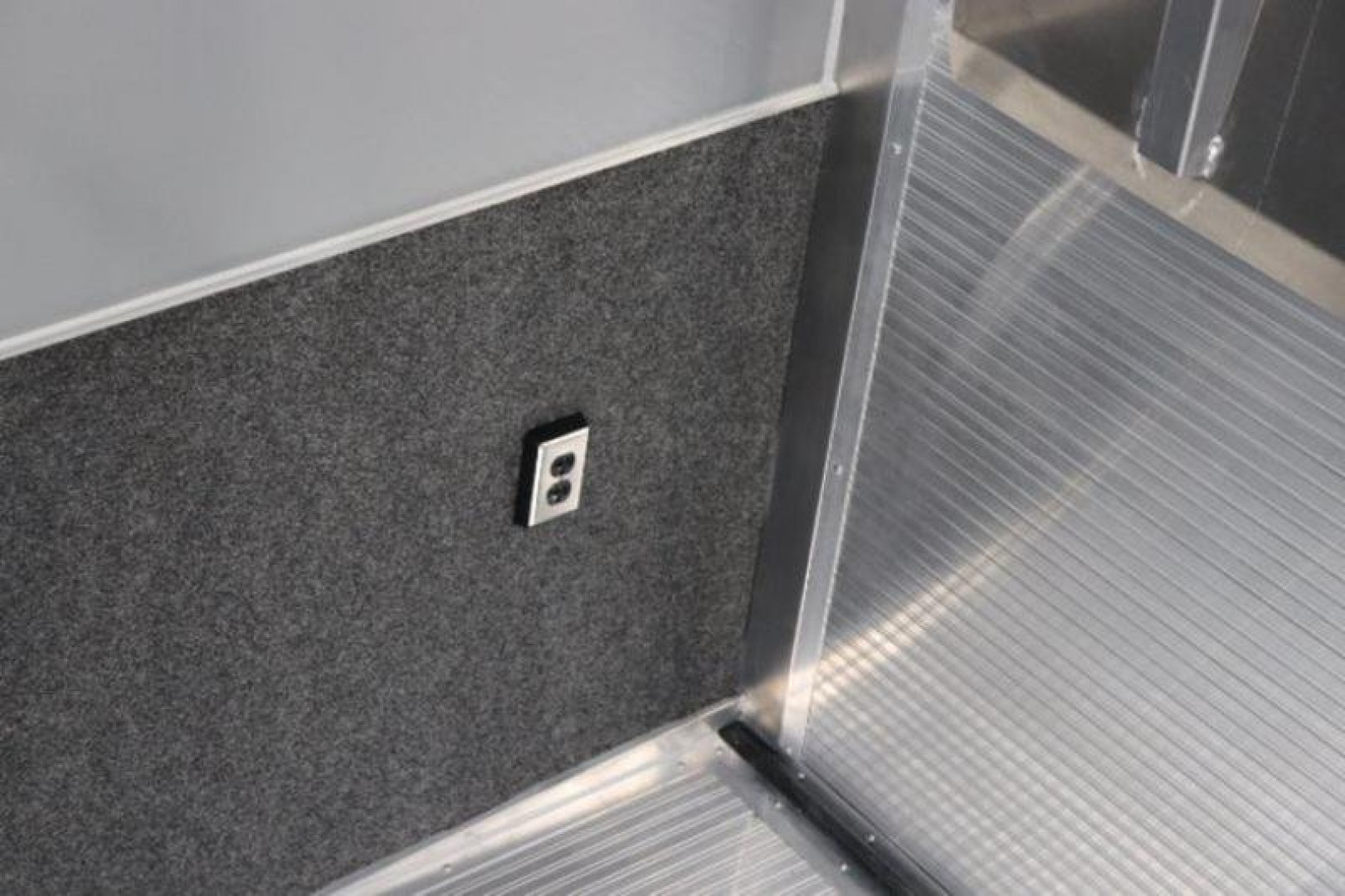 New 2024 8.5x32 inTech Stacker LITE SERIES