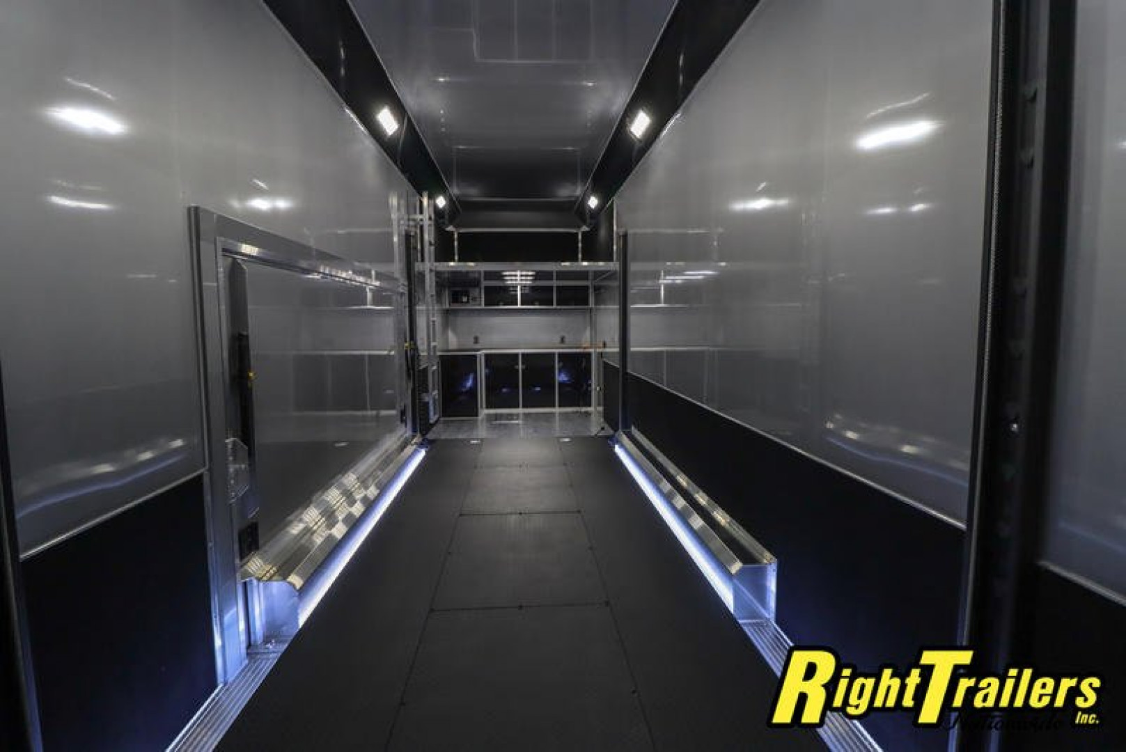 New 2024 8.5X32 iNTech STACKER race trailer
