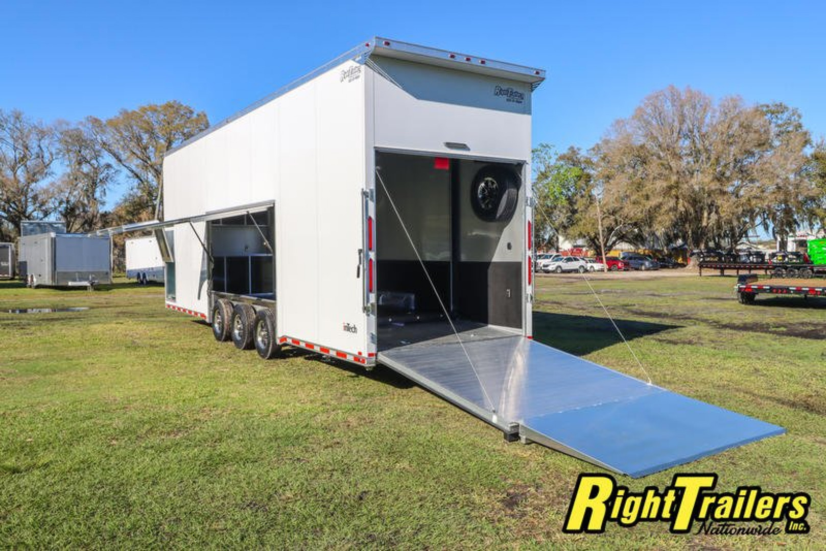 New 2024 8.5X32 iNTech STACKER race trailer