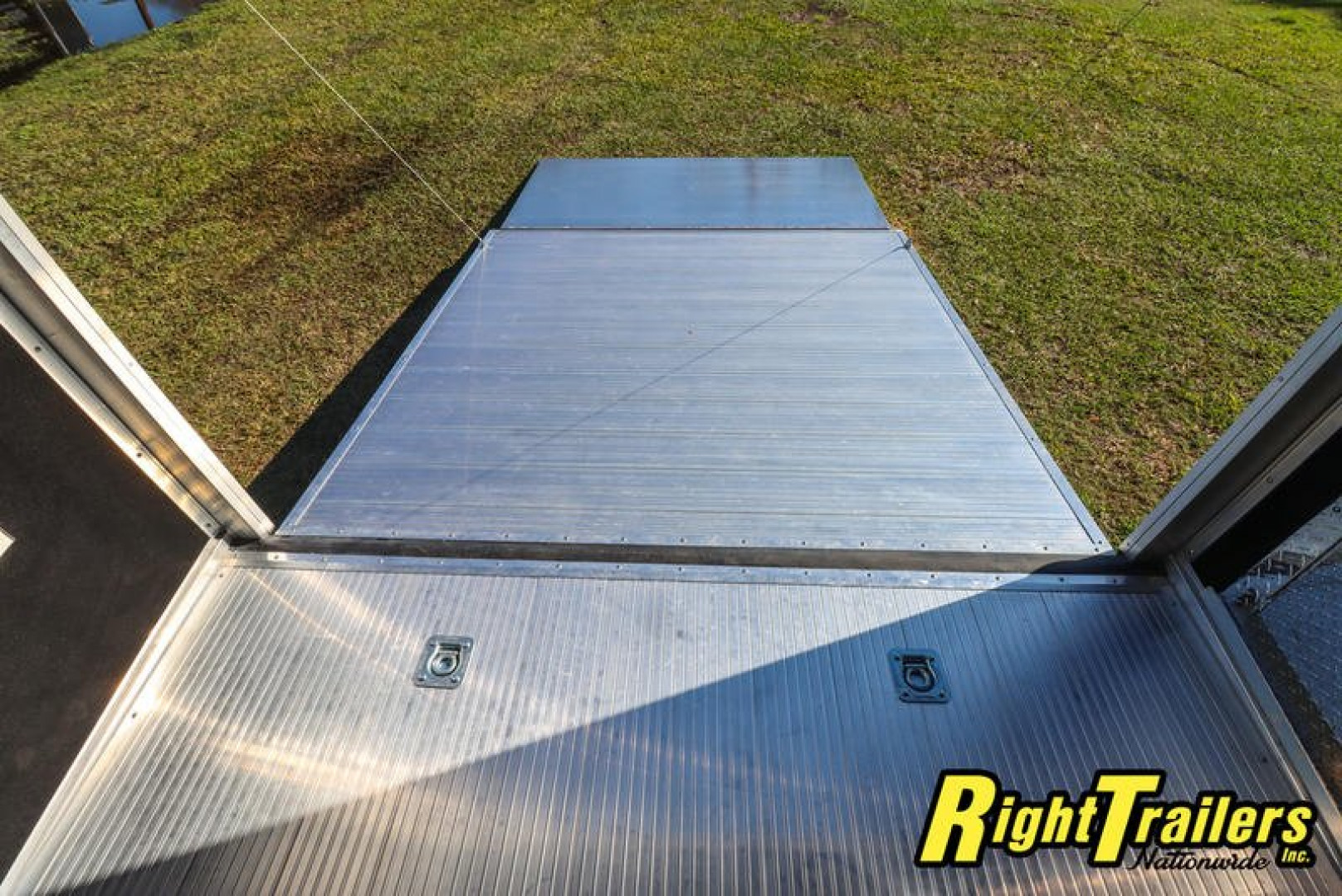 New 2024 8.5X32 iNTech STACKER race trailer
