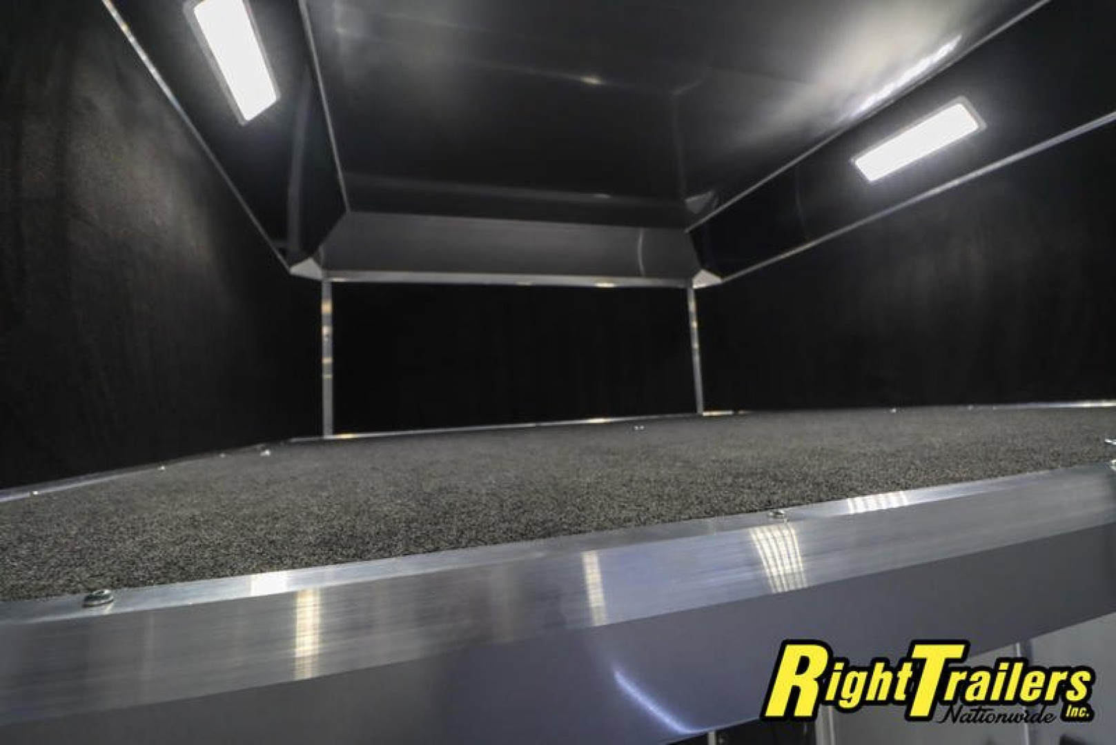 New 2024 8.5X32 iNTech STACKER race trailer
