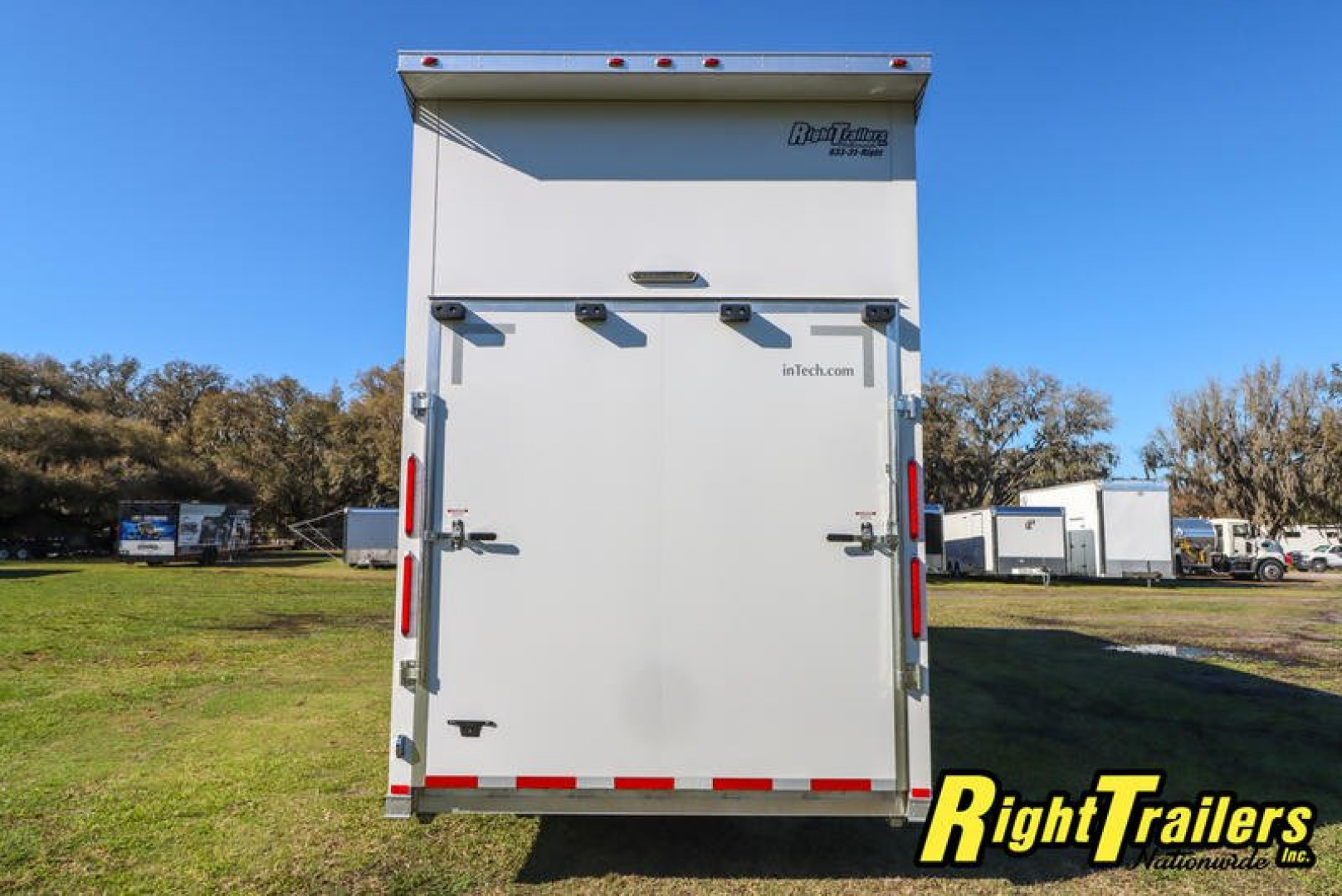 New 2024 8.5X32 iNTech STACKER race trailer