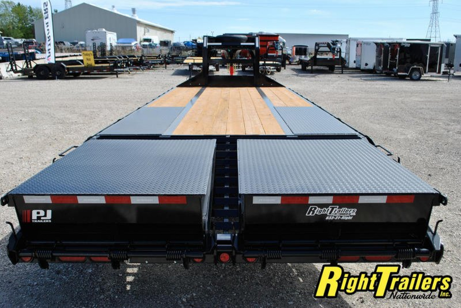 New 2024 8.5X26 PJ Gooseneck Equipment Trailer LD262