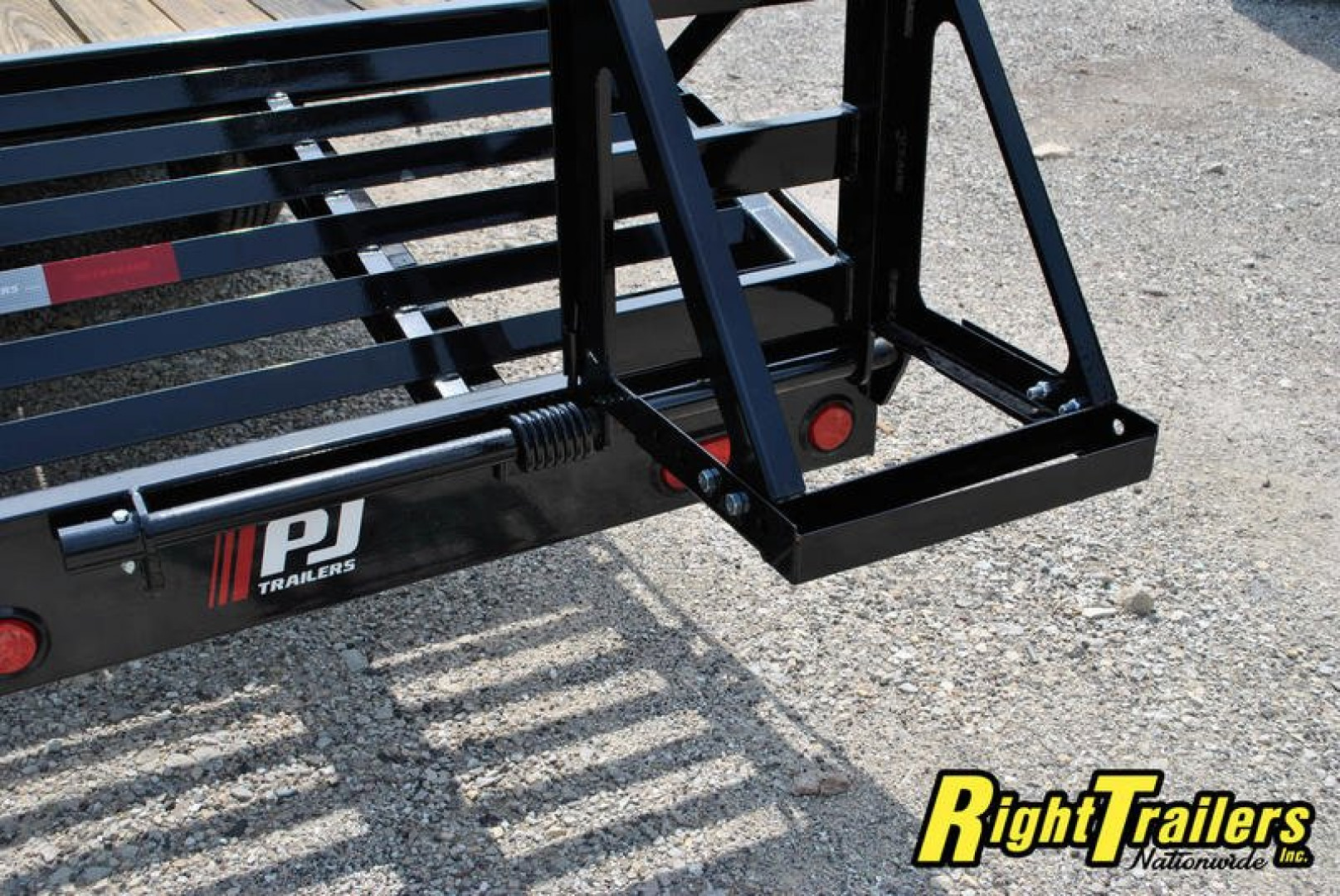 New 2024 8.5x24 PJ Deckover Equipment Trailer L6242