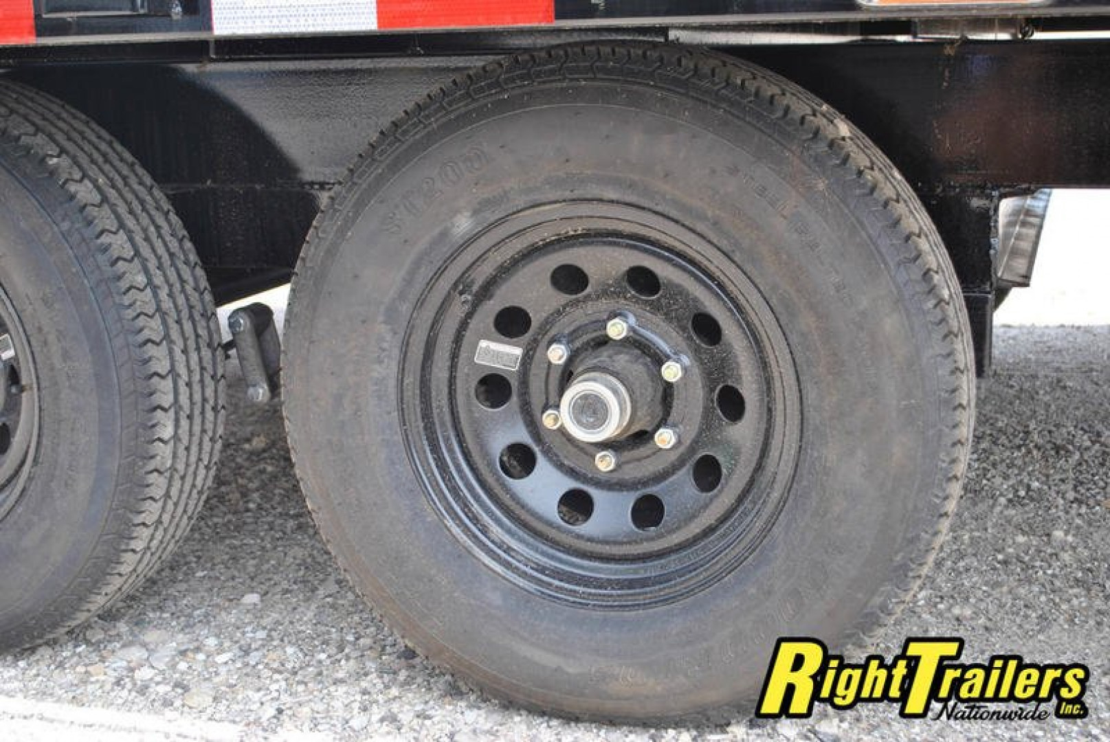 New 2024 8.5x24 PJ Deckover Equipment Trailer L6242