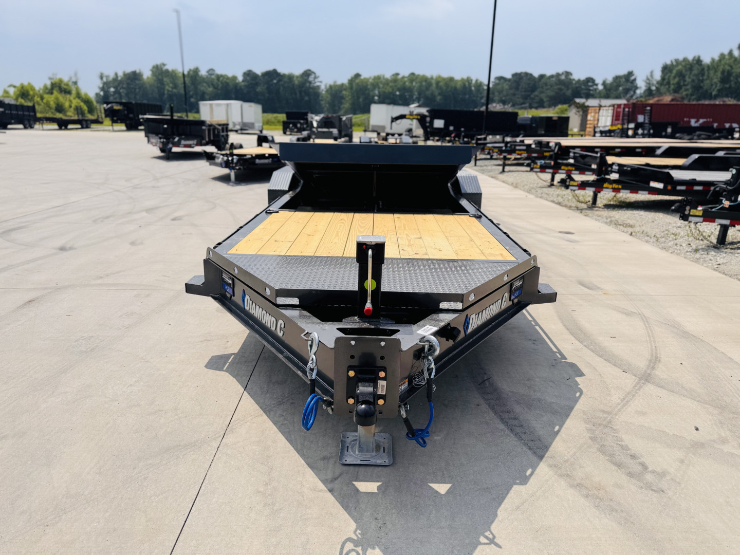 New 2025 Diamond C Trailers