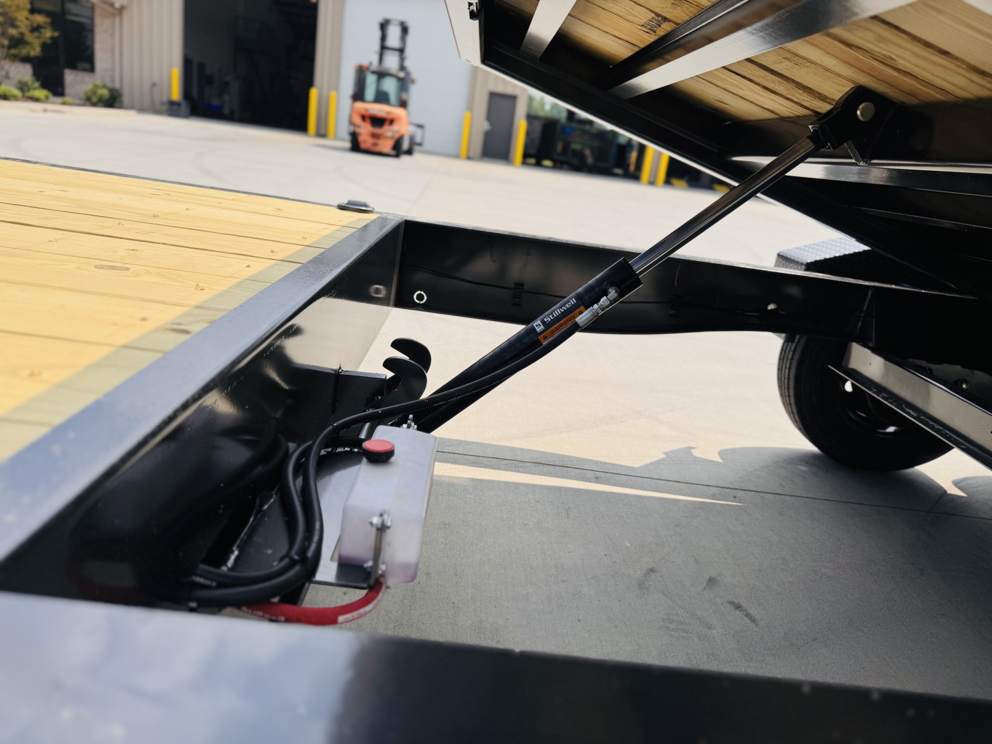 New 2025 Diamond C Trailers