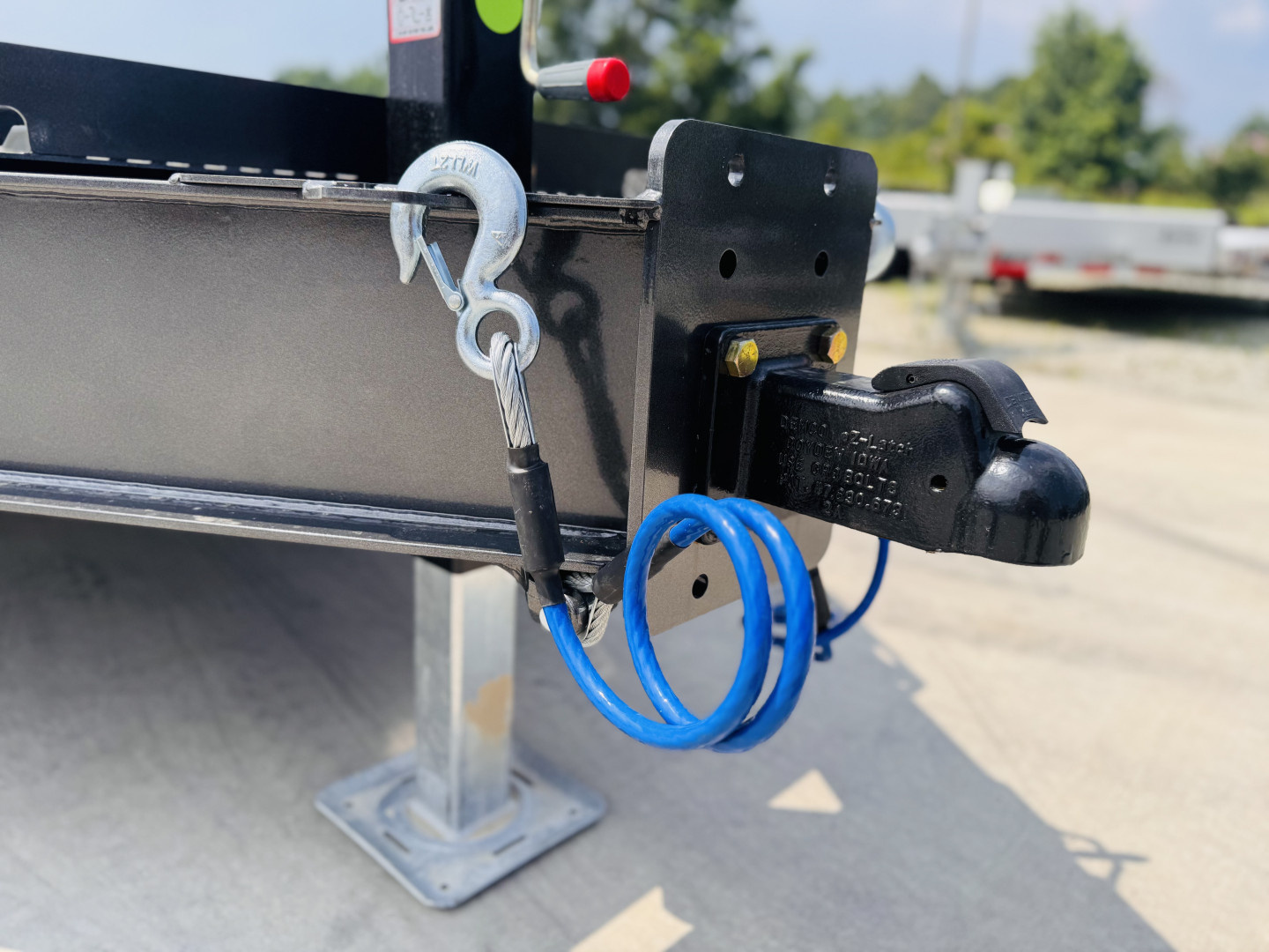 New 2025 Diamond C Trailers