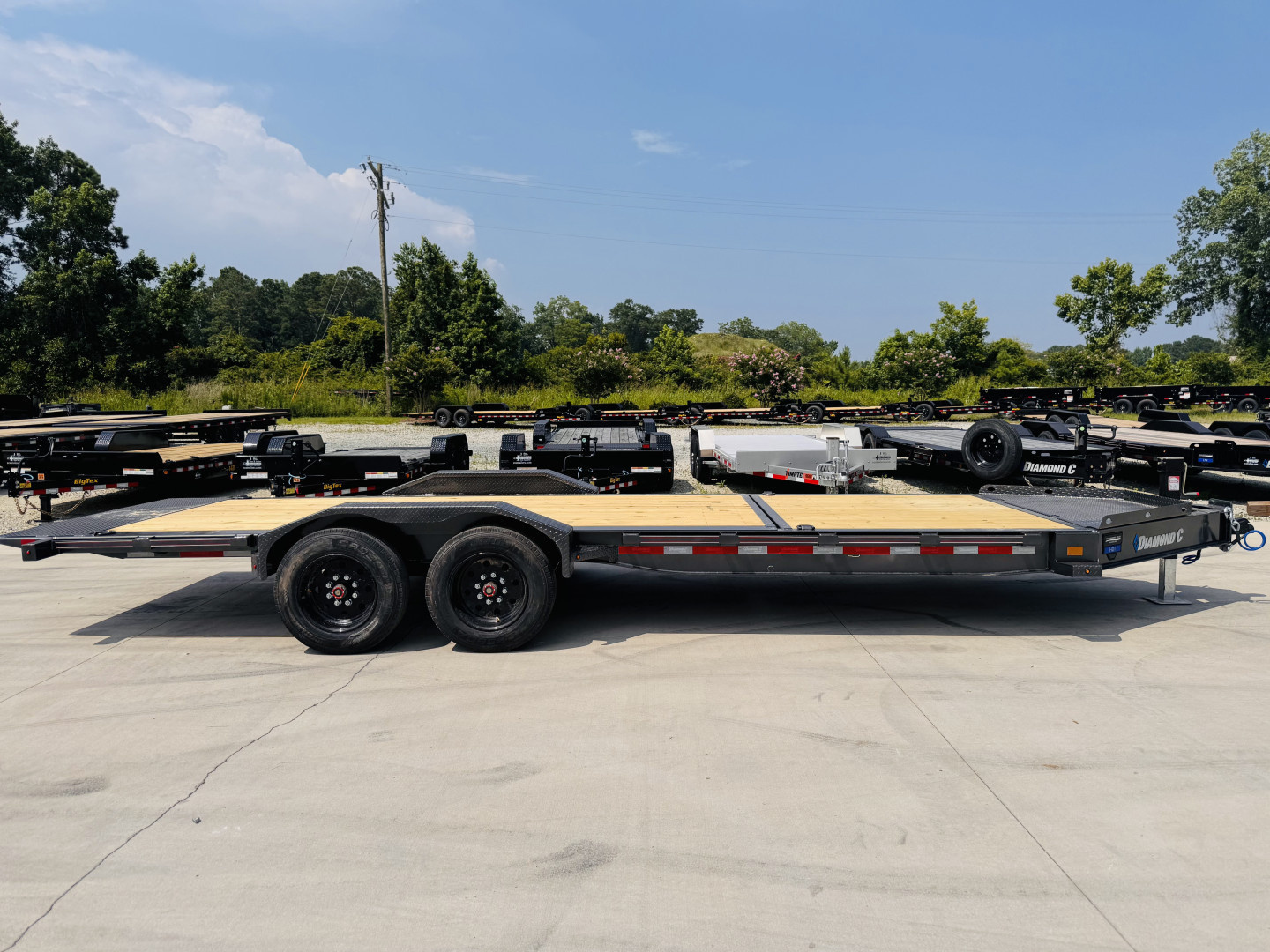 New 2025 Diamond C Trailers