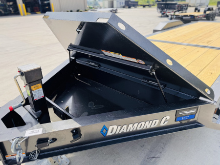 New 2025 Diamond C Trailers