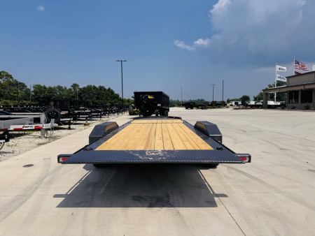 New 2025 Diamond C Trailers