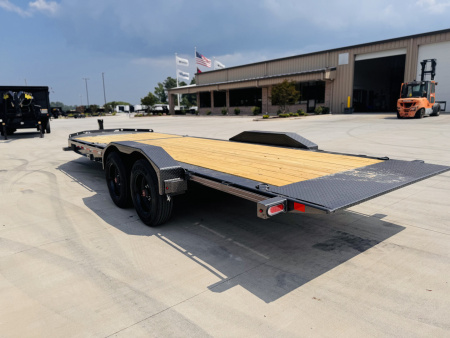 New 2025 Diamond C Trailers