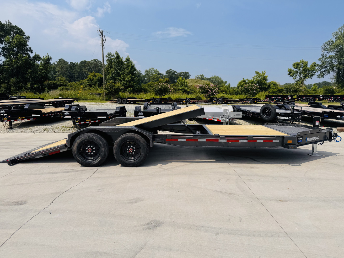 New 2025 Diamond C Trailers