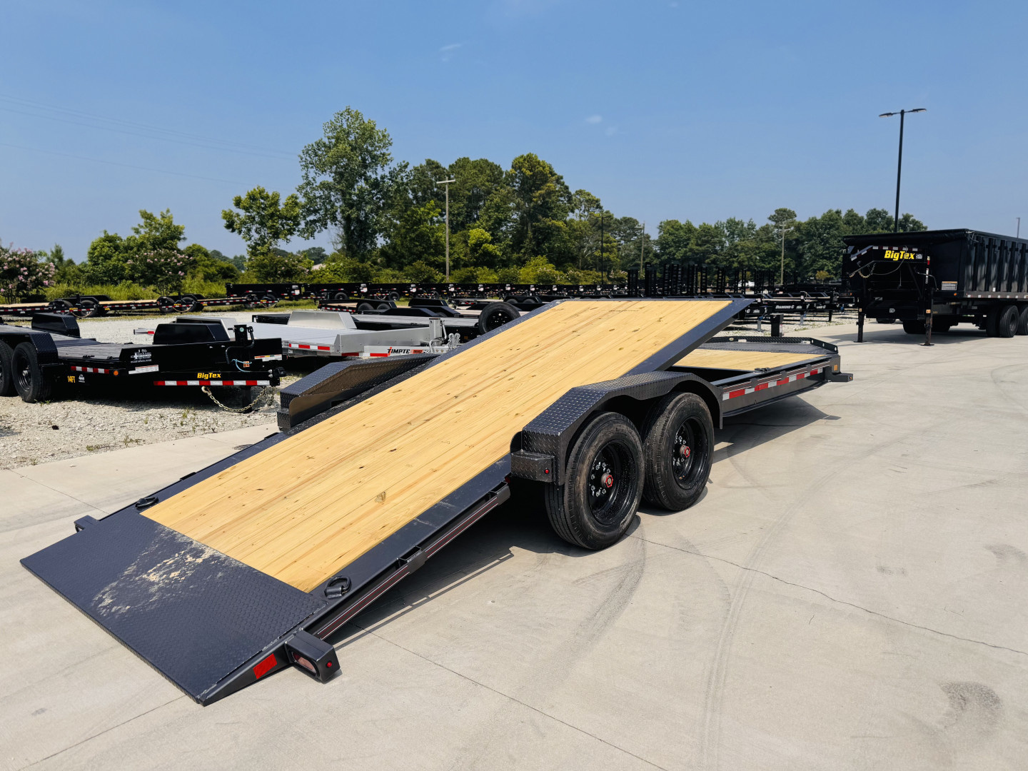 New 2025 Diamond C Trailers